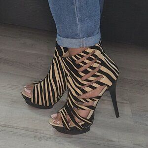 Wild Rose Tan Zebra Open Toe Platform Heels Size 7.5